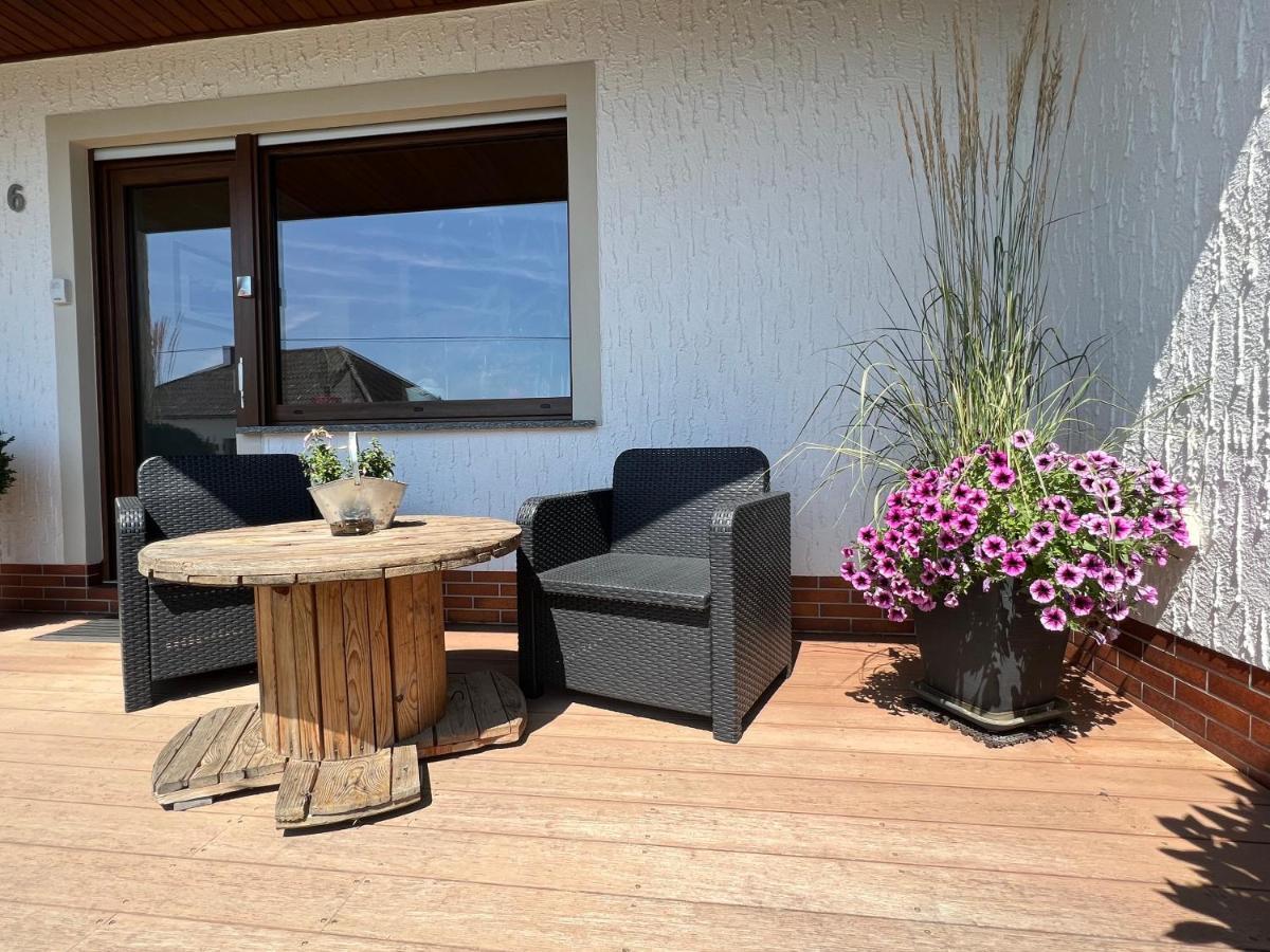 Ferienwohnung 75m² Terrasse Parkplatz WallBox Nürburgring Herresbach Exterior foto